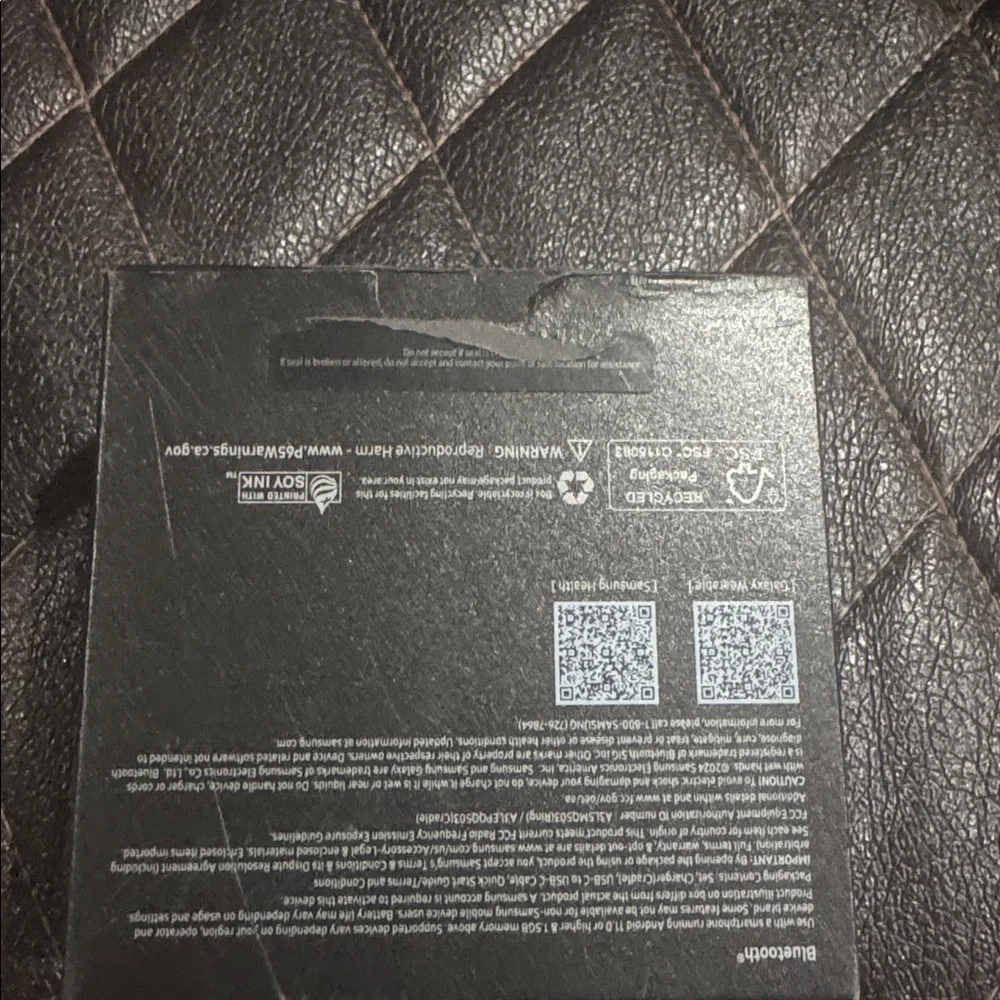 Samsung Gold Smart Ring New open box and the box Alittle damage